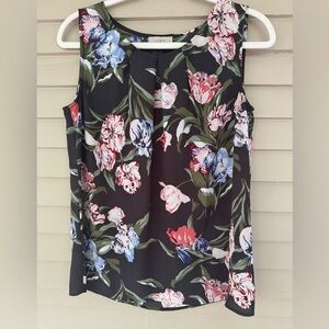 Pleated LOFT blouse tank with tulip print 🌷🌷